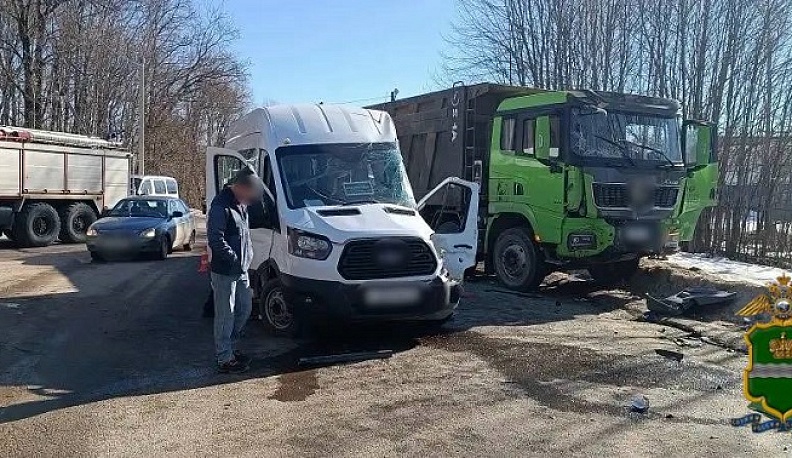 Семь человек пострадали в результате ДТП в Дзержинском округе