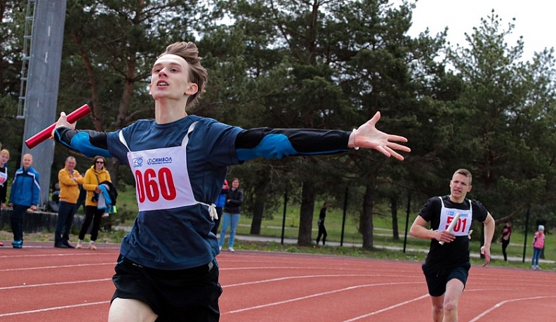 В День Победы в Калуге 76-я легкоатлетическая эстафета объединила 160 школьников