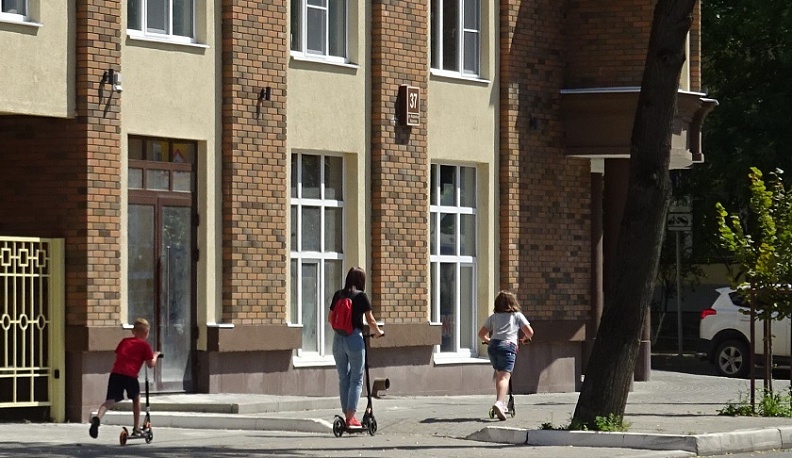 Совет отцов Калужской области и омбудсмен Ольга Коробова обсудили правила пользования электросамокатами