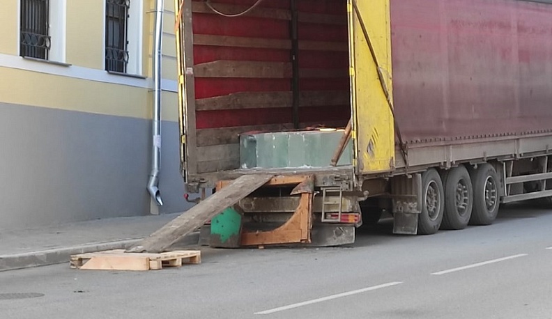 В Калугу привезли уральский лед