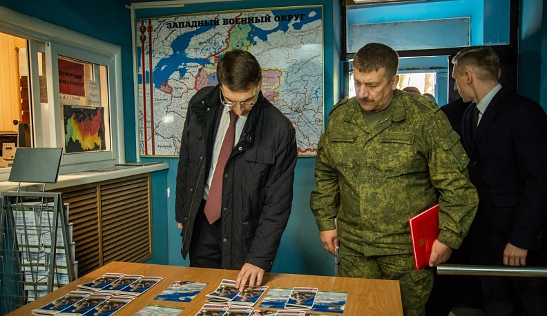 Полпред президента России в ЦФО осмотрел пункт отбора контрактников в Смоленске