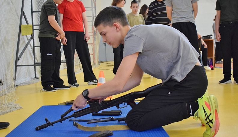 В Тарусе ветеран СВО поделился со школьниками навыками тактической медицины