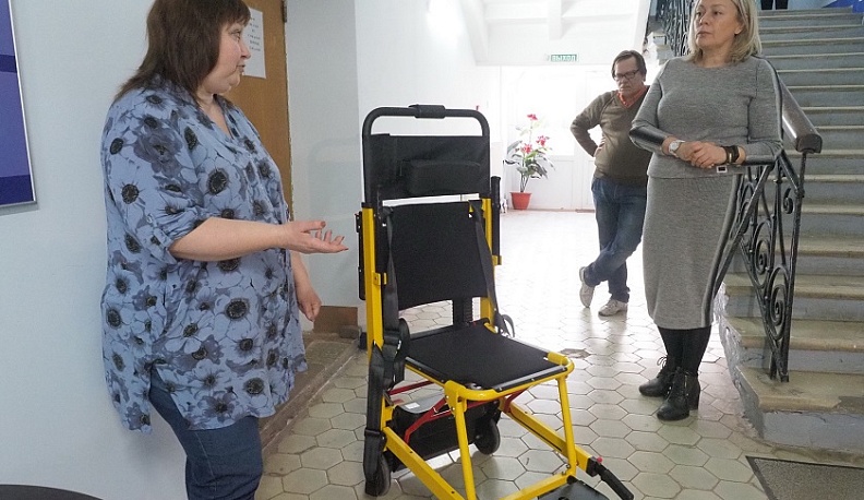 В Калуге появилось первое эвакуационное кресло для маломобильных пациентов 