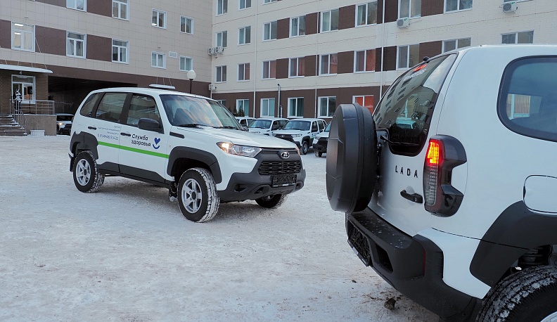 Владислав Шапша вручил ключи от 27 новых автомобилей водителям медучреждений Калуги и области