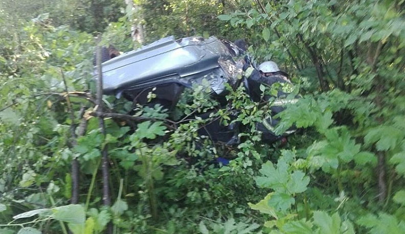Под Калугой Мицубиши улетел в кювет и перевернулся