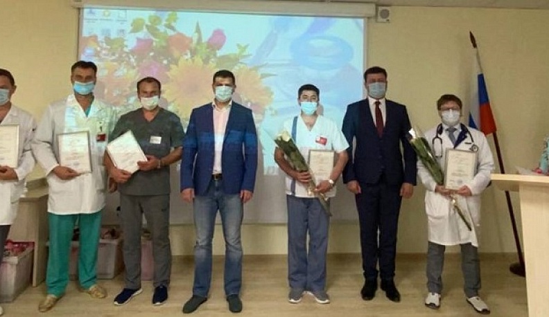 «Единая Россия» поздравила медиков Калужской областной клинической больницы