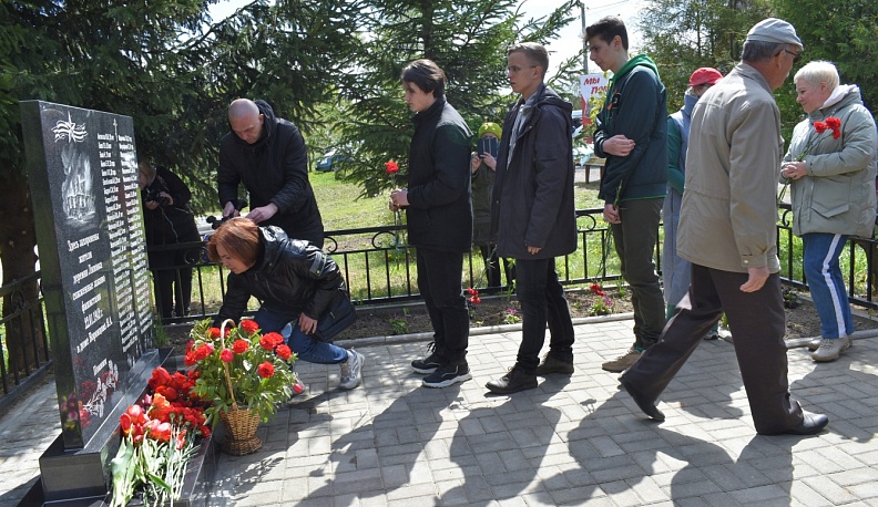 В Кировском районе к 9 Мая обновили два памятника