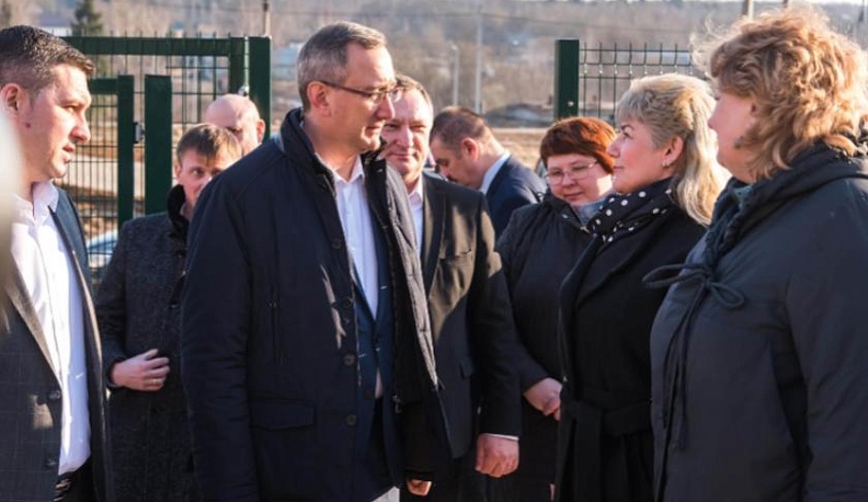 Владислав Шапша посетил детский сад и монастырь