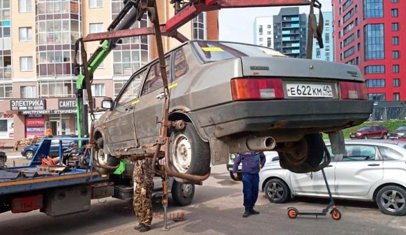 На улицах Обнинска обнаружили 159 брошенных машин 