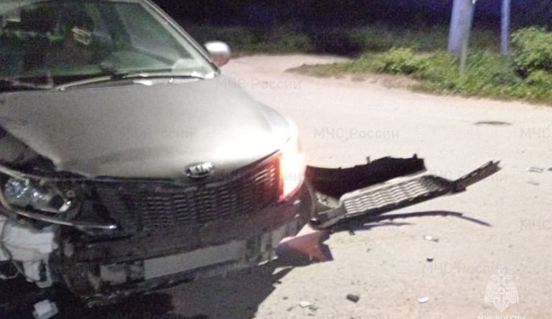 В Полотняном заводе столкнулись легковушка и мотоцикл