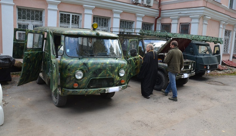 Волонтерская группа «Братья» отправила из Калуги в зону СВО три автомобиля и гуманитарный груз
