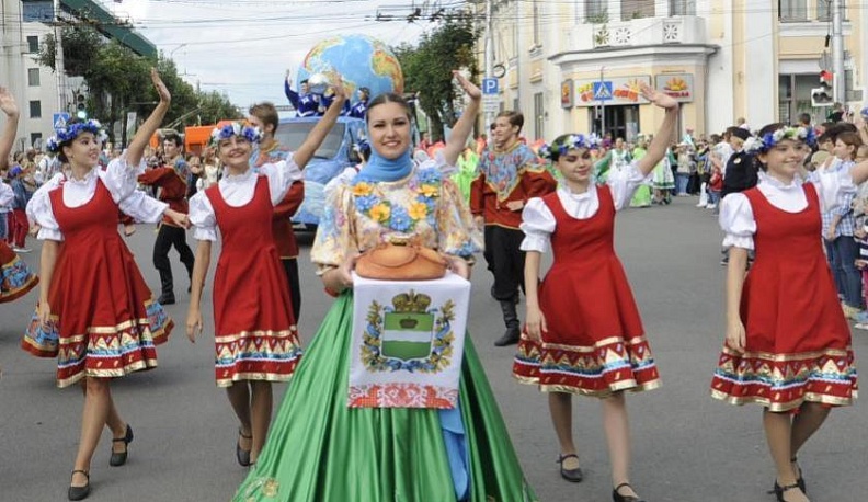 От шествия - к карнавалу