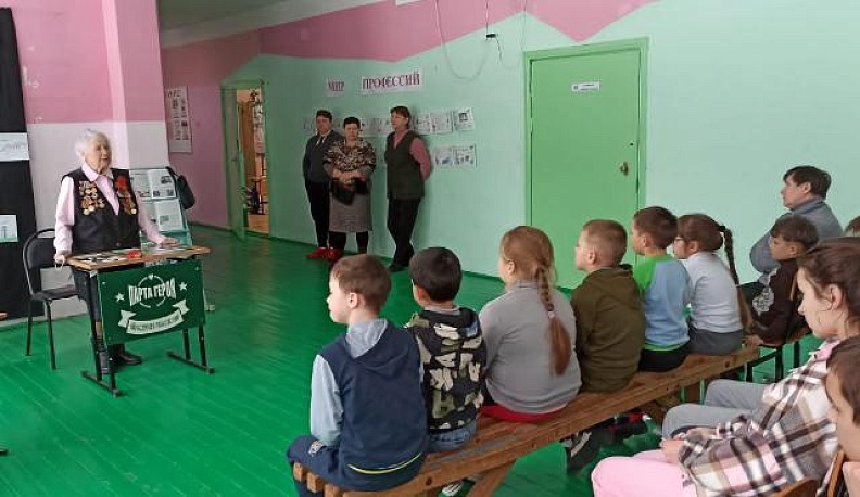 В Людинове ветераны рассказали школьникам о восстановлении города после войны