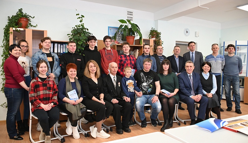 Малоярославецким поклонникам активного образа жизни представили брошюру о судьбе спортсмена Анатолия Потянова ﻿