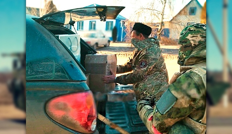 Бойцы батальона «5Z Барс» принимают гуманитарную помощь и з Калуги.