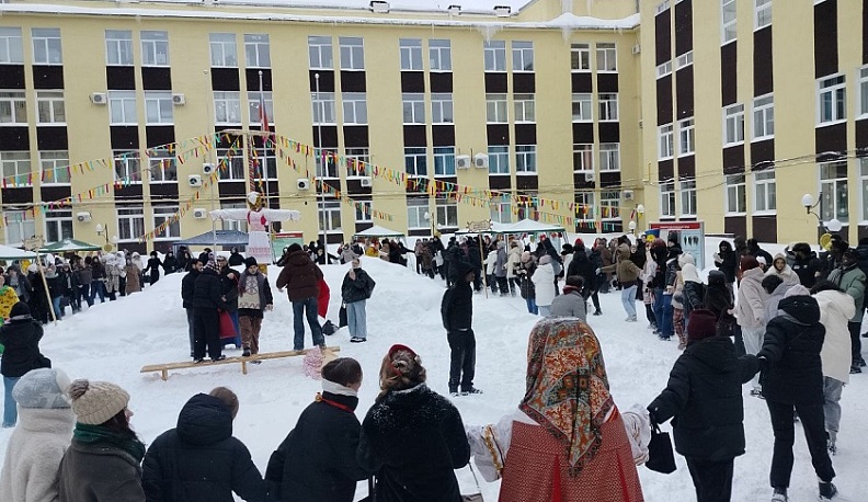 Студенты КГУ отметили Масленицу