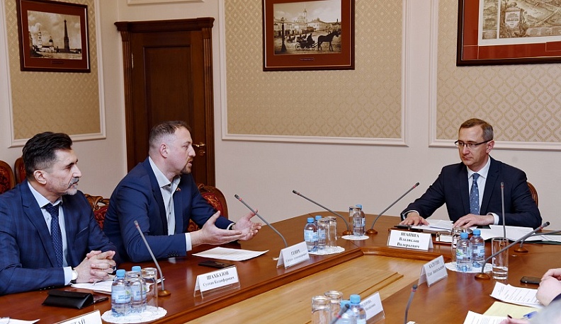 Владислав Шапша познакомился с представителями национально-культурных автономий