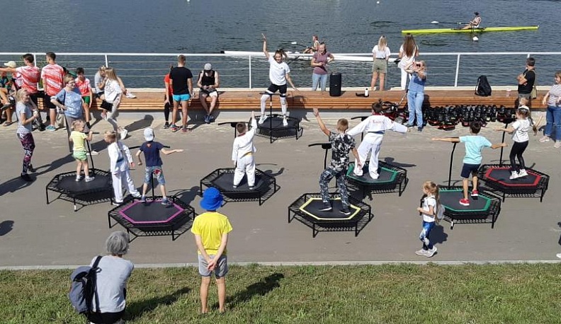 День физкультурника в Калуге начался с зарядки, а закончится салютом