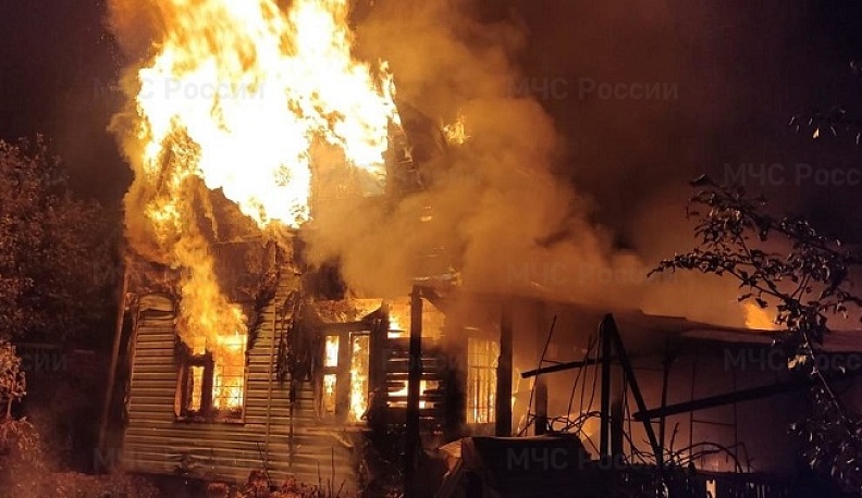 В Калужской области сгорел дачный дом