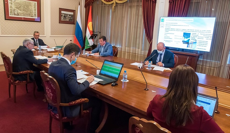 Владислав Шапша поручил даже в условиях пандемии коронавируса системно решать вопросы оказания медицинской помощи населению