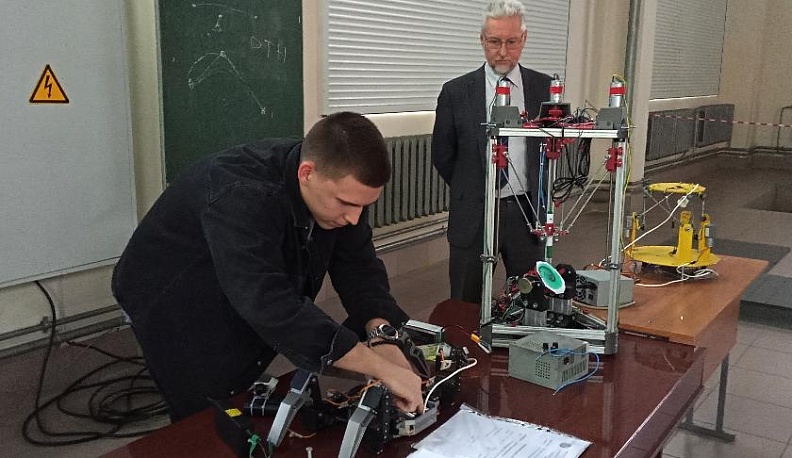 Руки и головы – то, что требуется