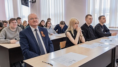 Министр образования Калужской области написал «Диктант Победы» вместе со студентами