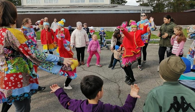 Пасхальная неделя в селе Корекозево Перемышльского района завершилась концертно-игровой программой
