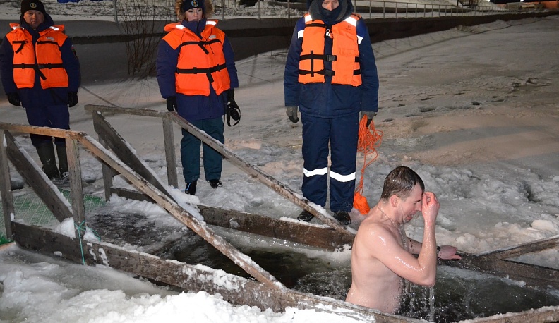 Самые стойкие калужане окунулись в иордань на Яченском водохранилище
