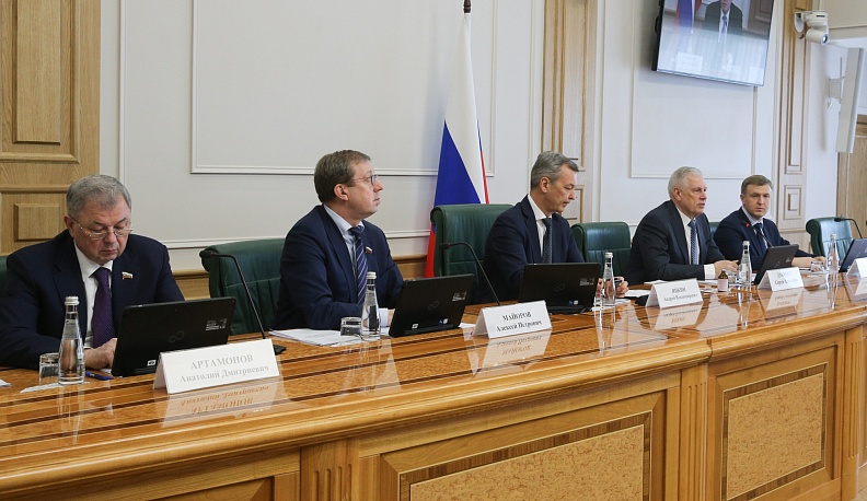 Анатолий Артамонов принял участие в «Открытом диалоге» с Сергеем Данквертом