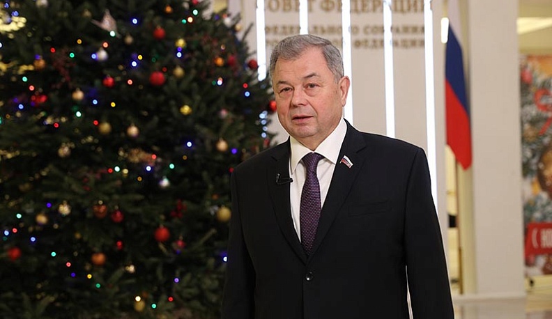 Анатолий Артамонов поздравил калужан с наступающими праздниками