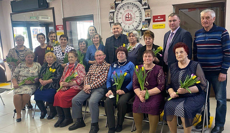 Участниц ферзиковского клуба ветеранов поздравили с Международным женским днем