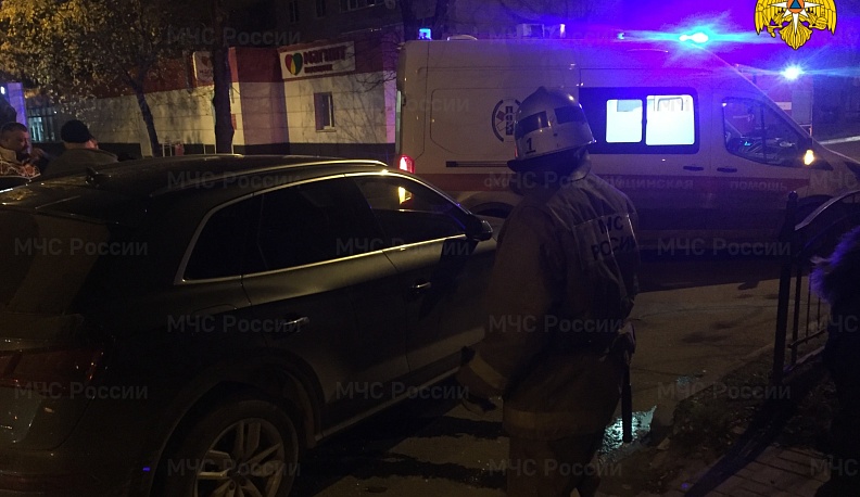 В центре Калуги ночью столкнулись «Ауди» и «семерка»