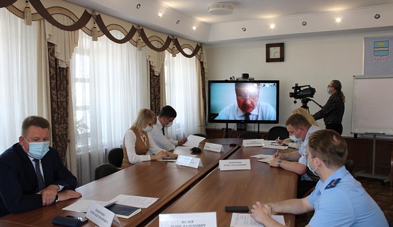 Каждый голосующий за Конституцию в Калуге пройдет через дезинфицирующий коврик