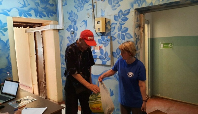 Более 700 пожилых жителей Первомайска в ЛНР получили гуманитарную помощь из Калужской области