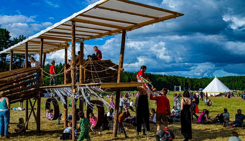 В Калужской области участники «Бессонницы» устроили костюмированный карнавал