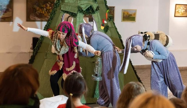 В Калужском Доме музыки представили спектакль «Мохнатое Рождество»