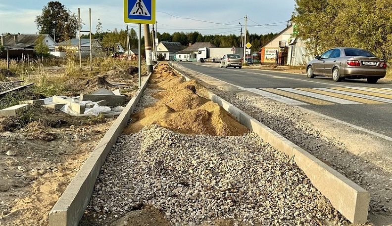 В Людинове строят тротуар по проспекту Машиностроителей