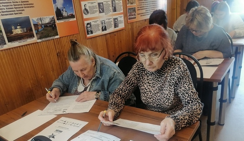 Жители Думиничского района написали диктант Победы