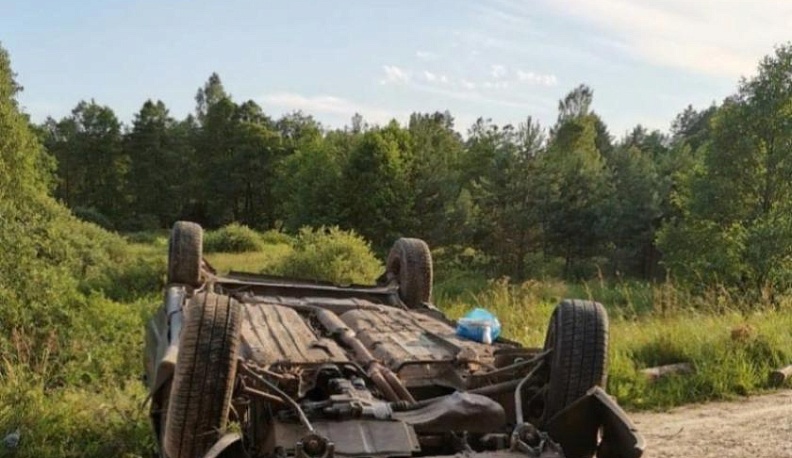 При аварии под Калугой перевернулся автомобиль 
