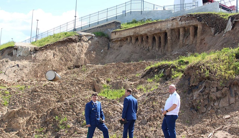 Прокурор Калужской области осмотрел текущее состояние склона у музея космонавтики