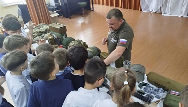 Школьников Ферзиковского округа знакомят с передвижным музеем СВО