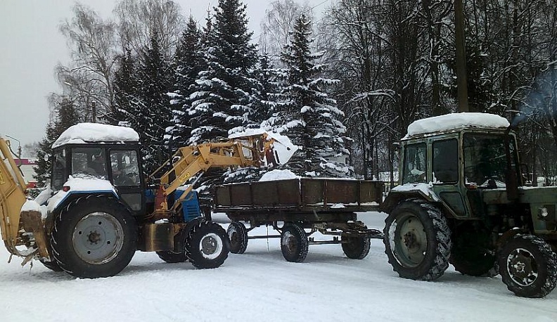 Техника и рабочие приводят в порядок дороги Куйбышевского района