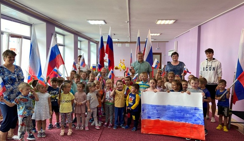 Ферзиковские дошкольники поучаствовали спортивных соревнованиях в День флага России