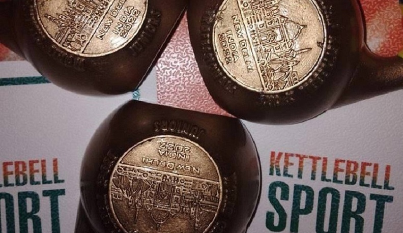 Калужские спортсмены привезли 8 золотых медалей с соревнований по гиревому спорту из Индии