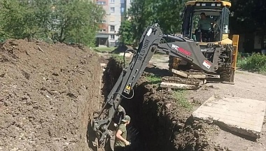 Калужские специалисты ремонтируют теплосетей в подшефном Первомайске