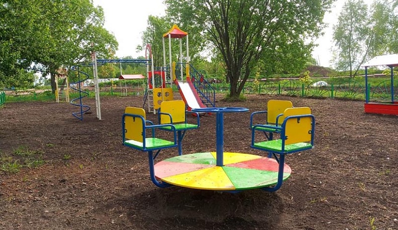 Новая детская площадка стала центром общественной жизни в Губино Козельского района