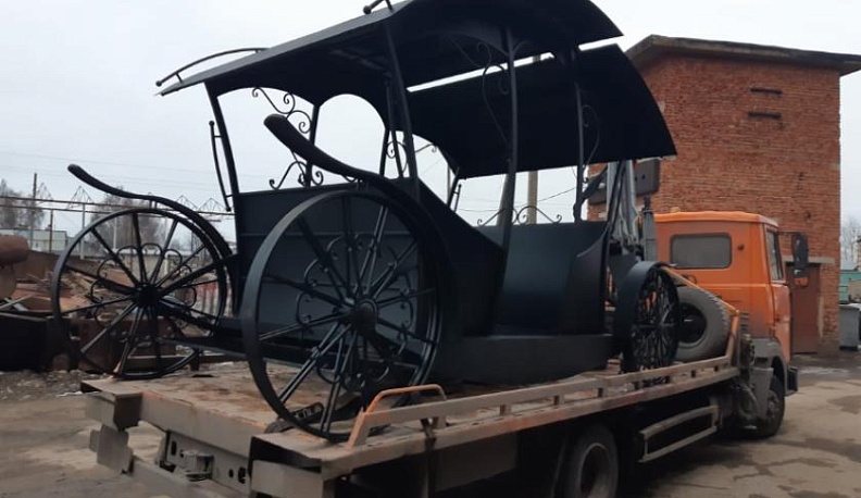 В центральном парке Калуги появилась черная карета