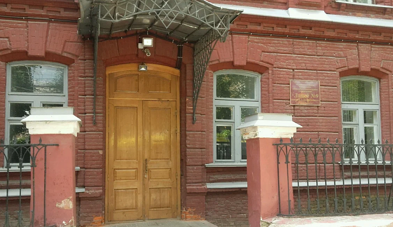 В Калуге отремонтируют входную группу лицея № 9