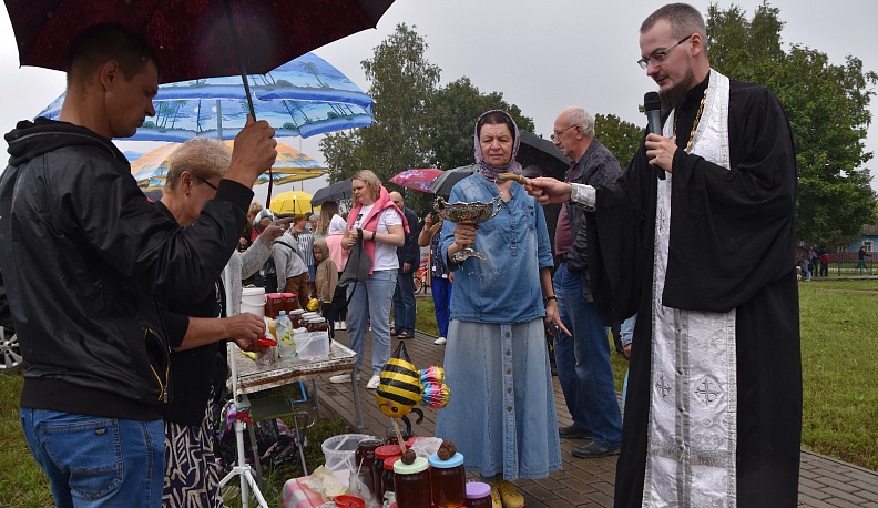 В Людиновском районе празднуют Медовый Спас