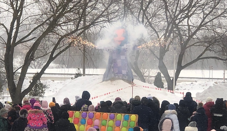 В Жуковском районе проводили зиму и встретили Масленицу